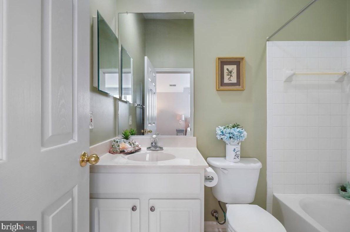 602 Grand Champion Dr, Rockville MD 20850-5970 exterior