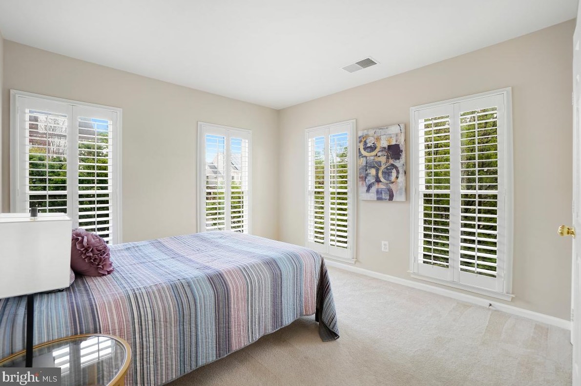 602 Grand Champion Dr, Rockville MD 20850-5970 exterior