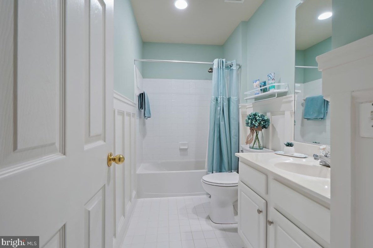 602 Grand Champion Dr, Rockville MD 20850-5970 exterior