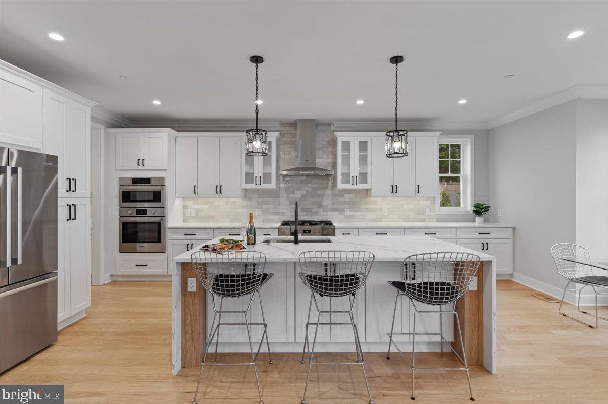 10008 Fleming Ave, Bethesda MD  20814-2118 exterior