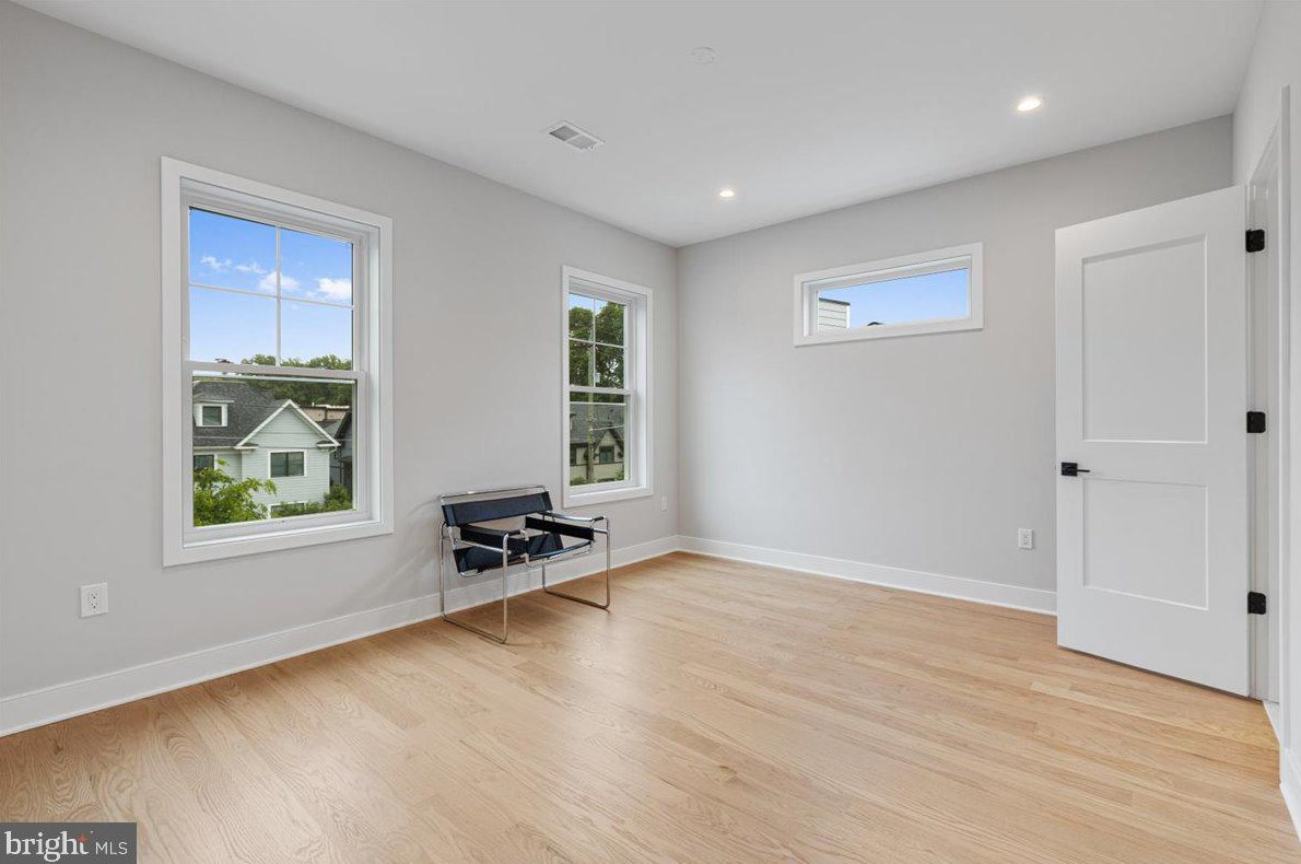 10008 Fleming Ave, Bethesda MD  20814-2118 exterior