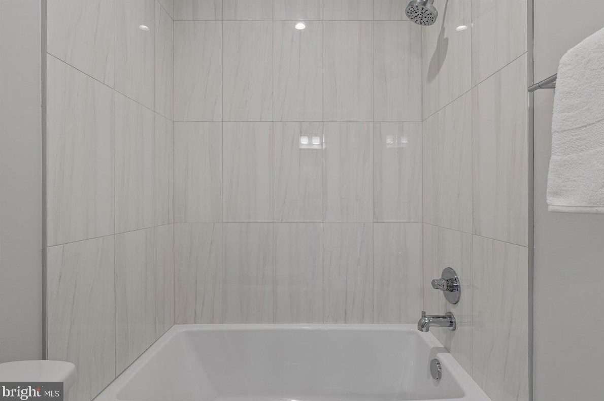 10008 Fleming Ave, Bethesda MD  20814-2118 exterior