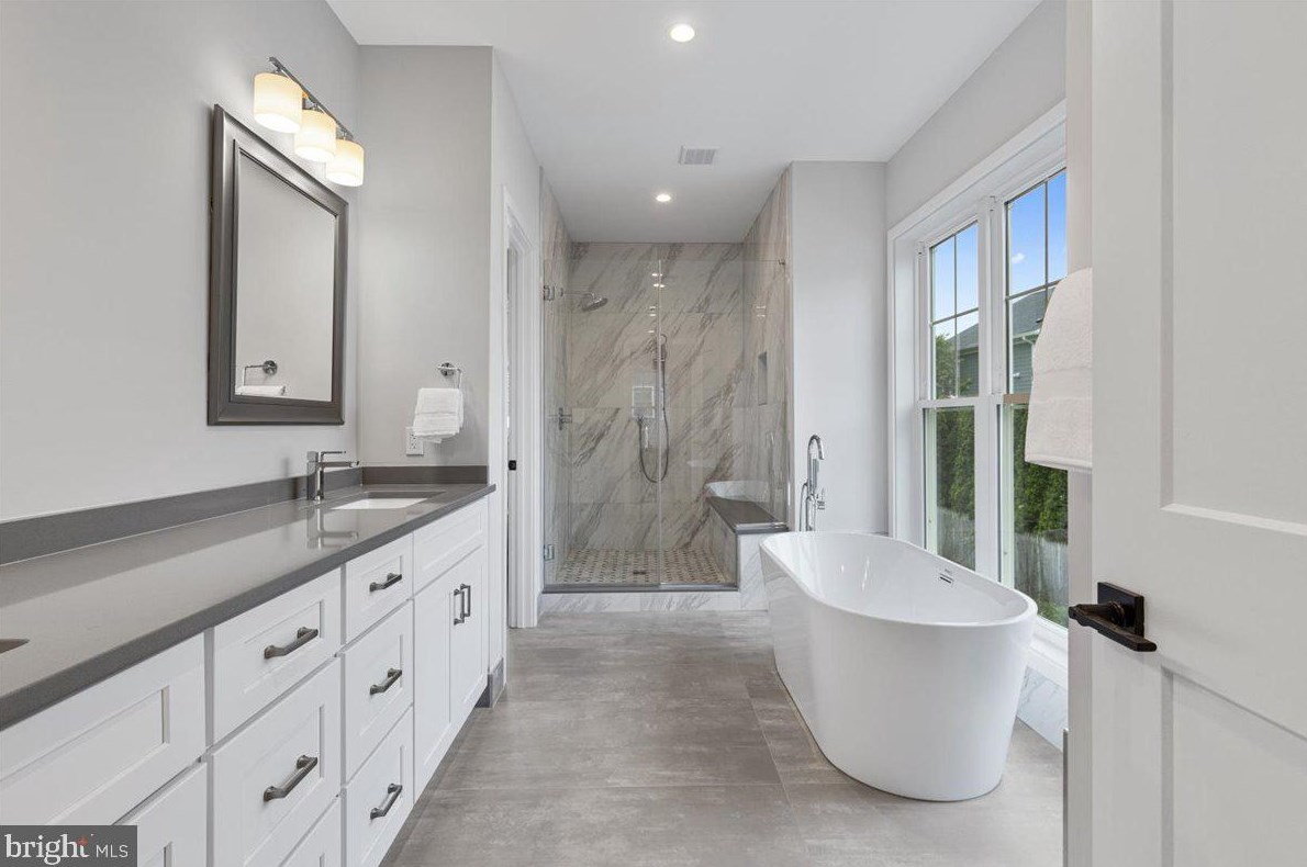 10008 Fleming Ave, Bethesda MD  20814-2118 exterior