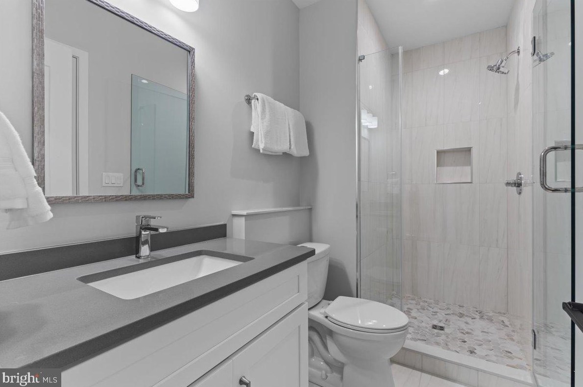 10008 Fleming Ave, Bethesda MD  20814-2118 exterior