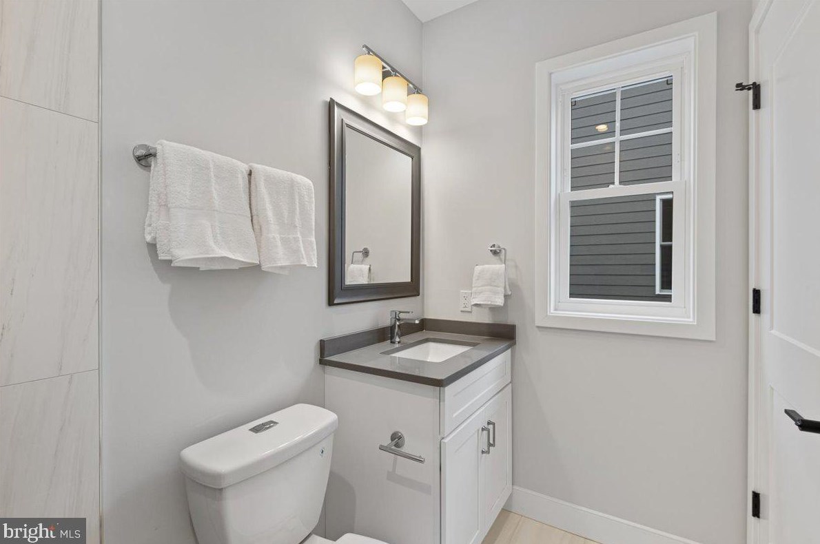 10008 Fleming Ave, Bethesda MD  20814-2118 exterior