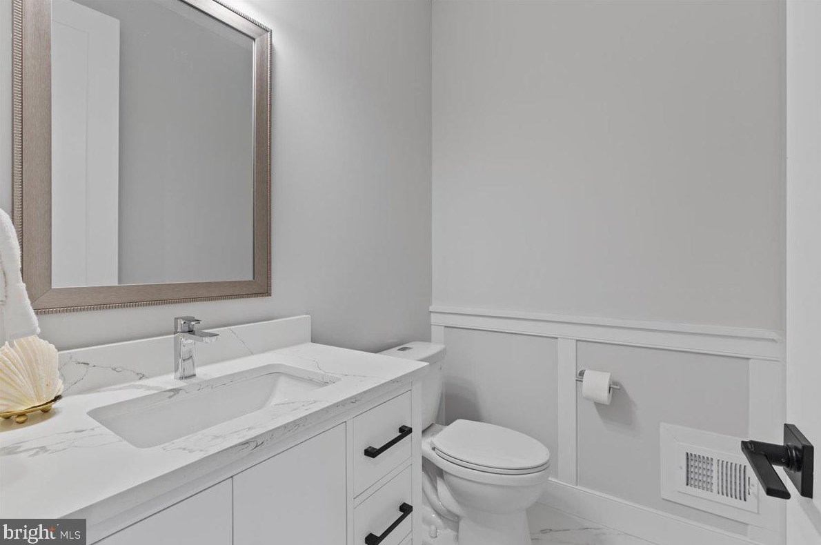 10008 Fleming Ave, Bethesda MD  20814-2118 exterior