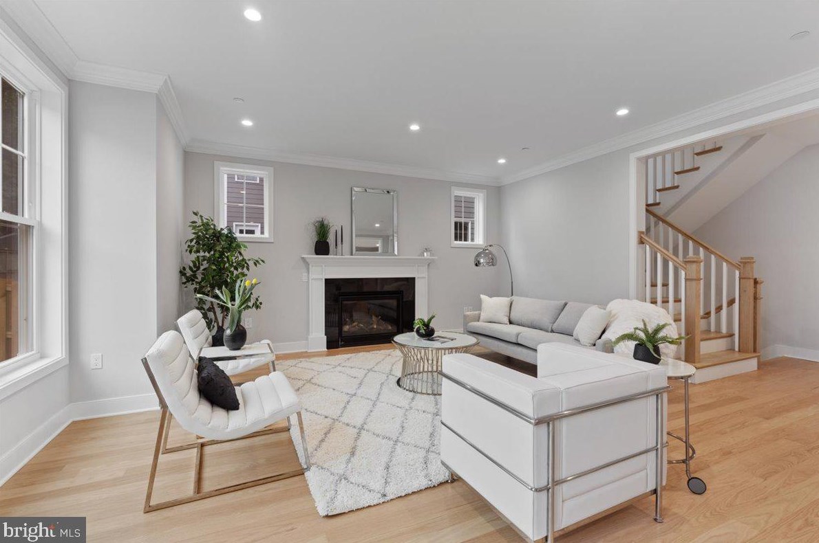 10008 Fleming Ave, Bethesda MD  20814-2118 exterior