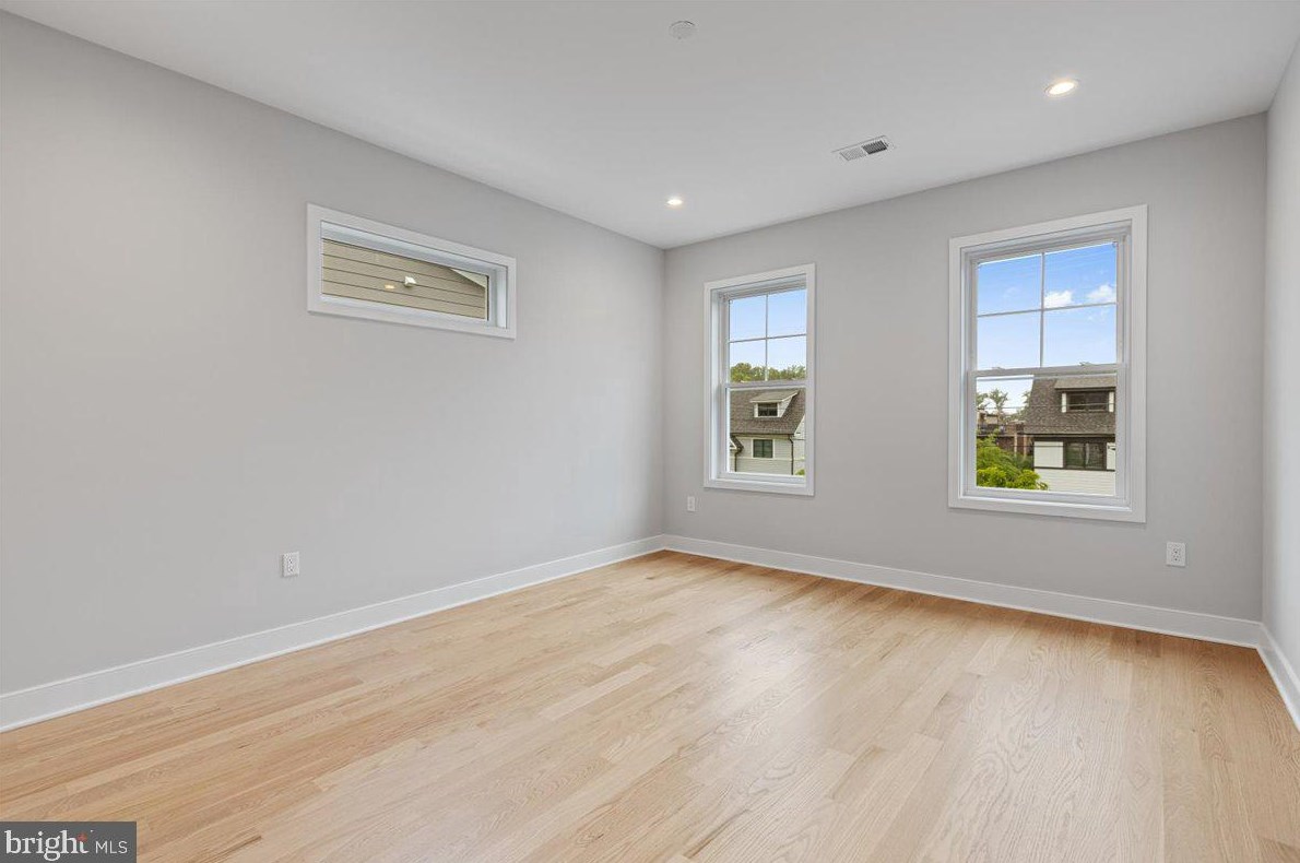 10008 Fleming Ave, Bethesda MD  20814-2118 exterior