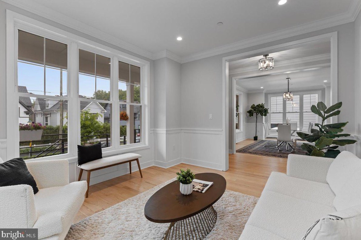 10008 Fleming Ave, Bethesda MD  20814-2118 exterior