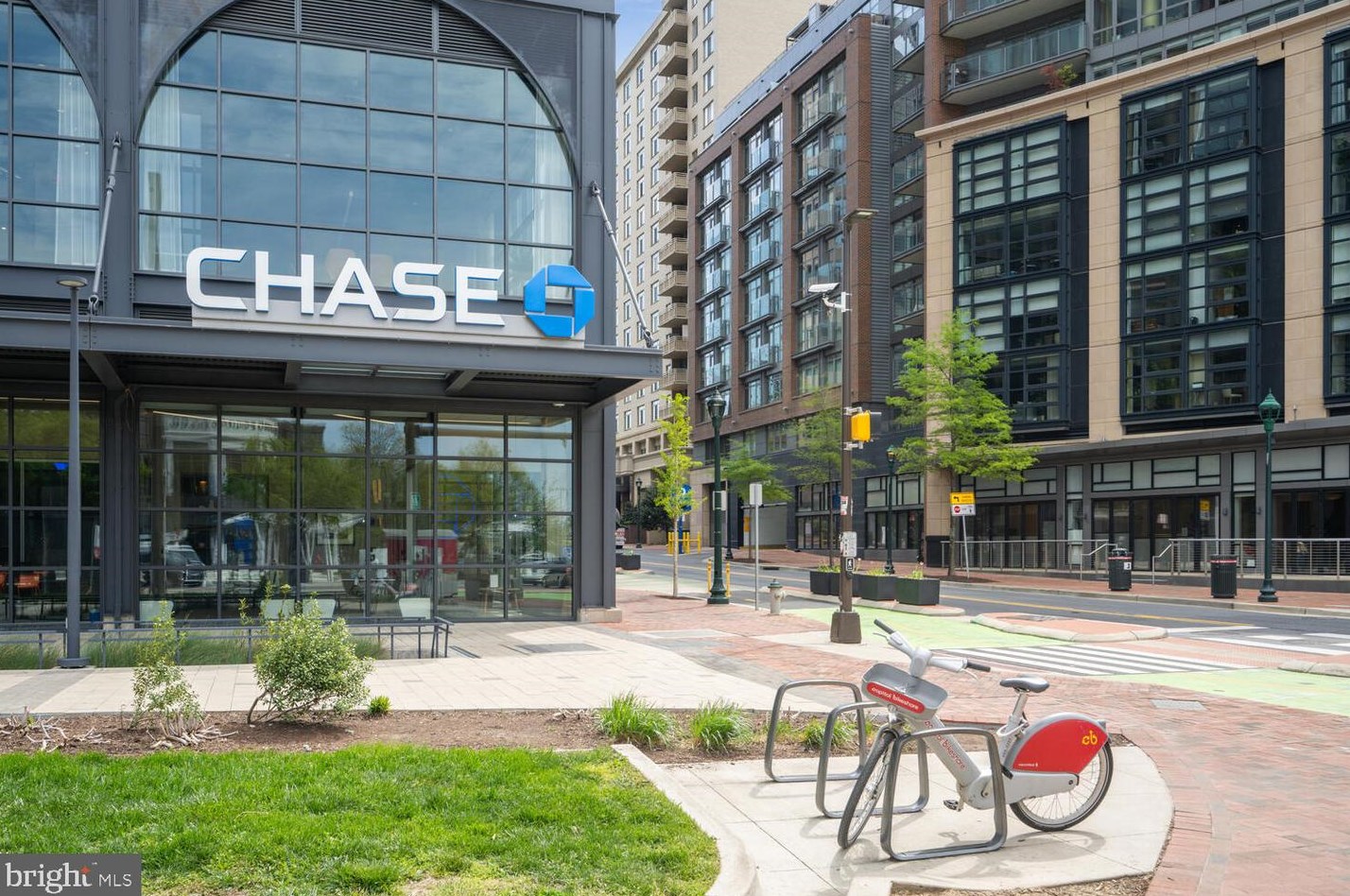 7710 Woodmont Ave, Bethesda MD  20814-6004 exterior