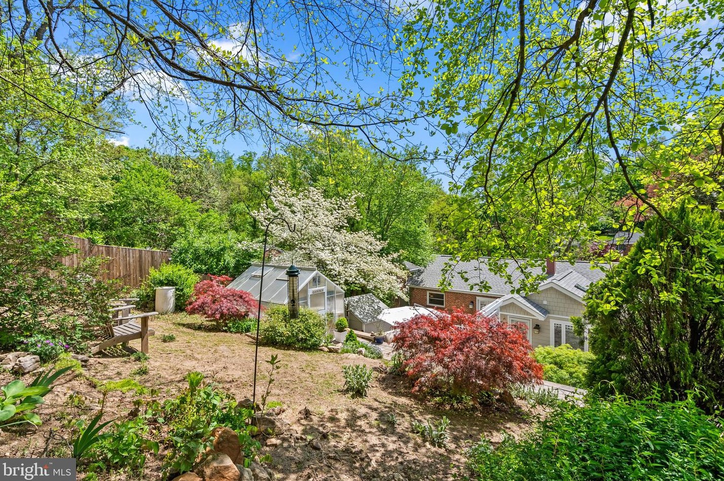 405 Williamsburg Dr, Silver Spring MD 20901-2728 exterior