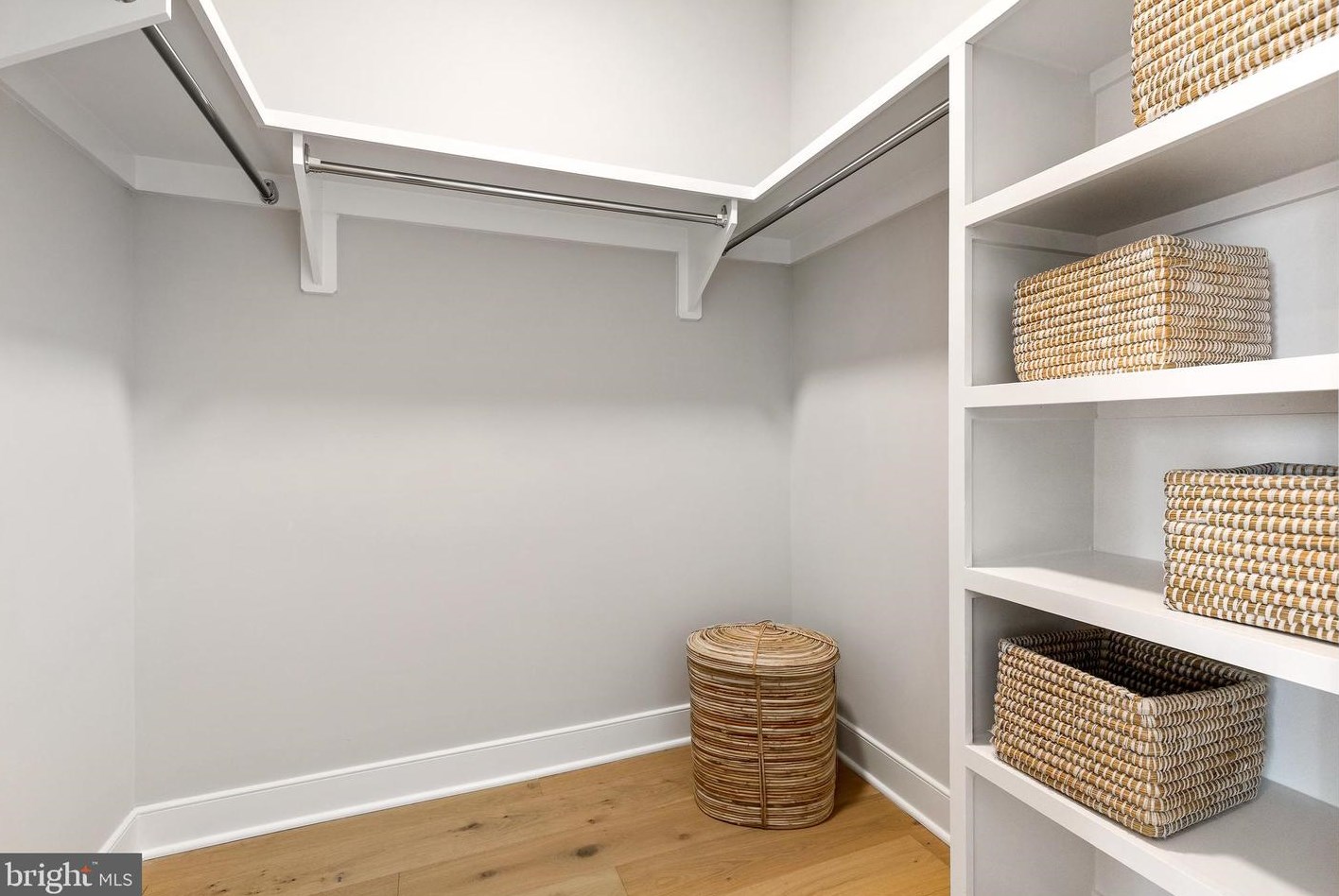 10318 Grosvenor Pl, Rockville MD exterior