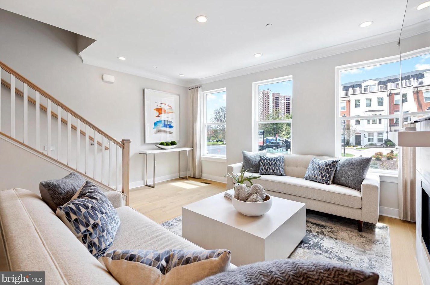 10318 Grosvenor Pl, Rockville MD exterior