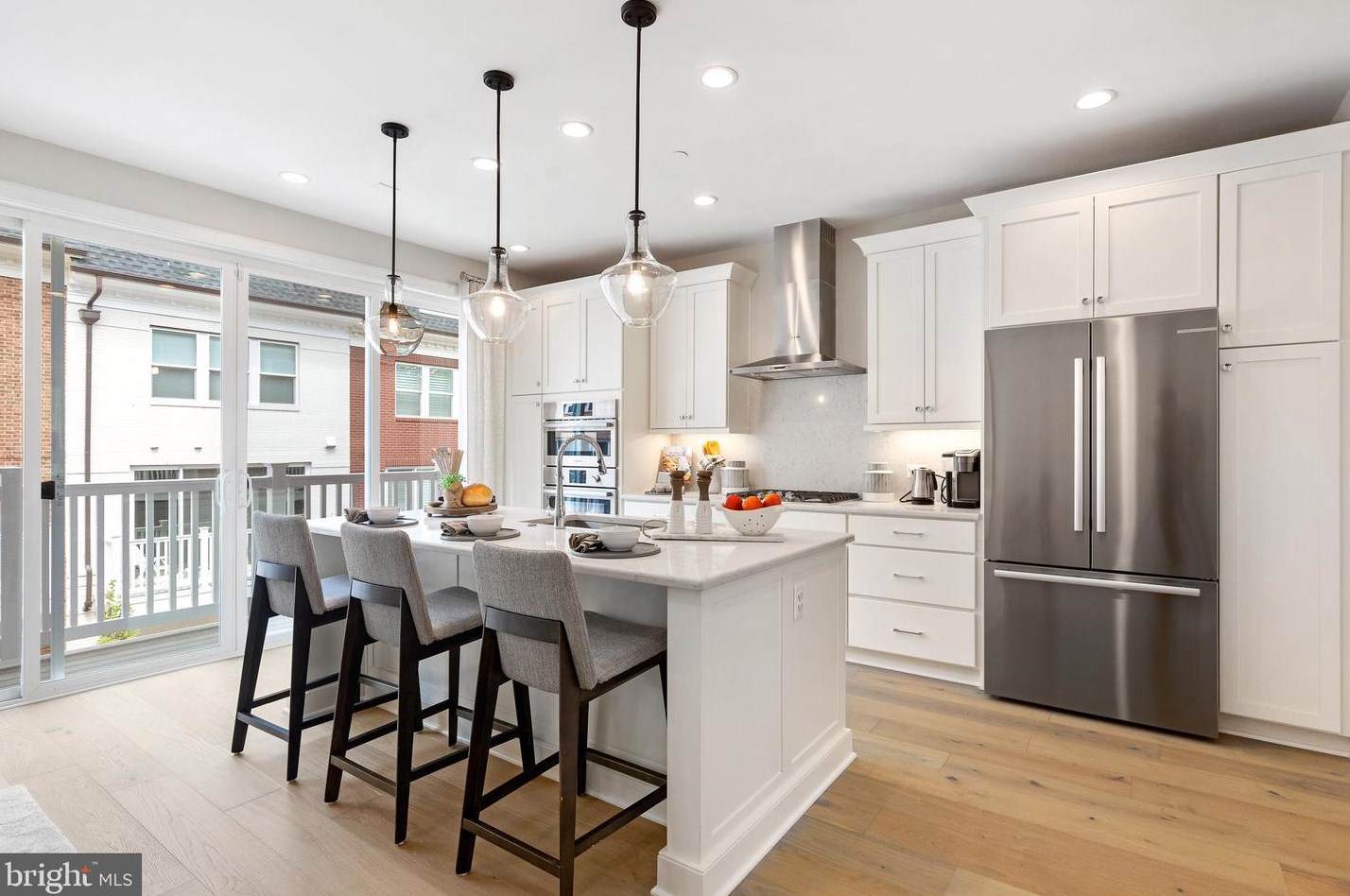 10318 Grosvenor Pl, Rockville MD exterior