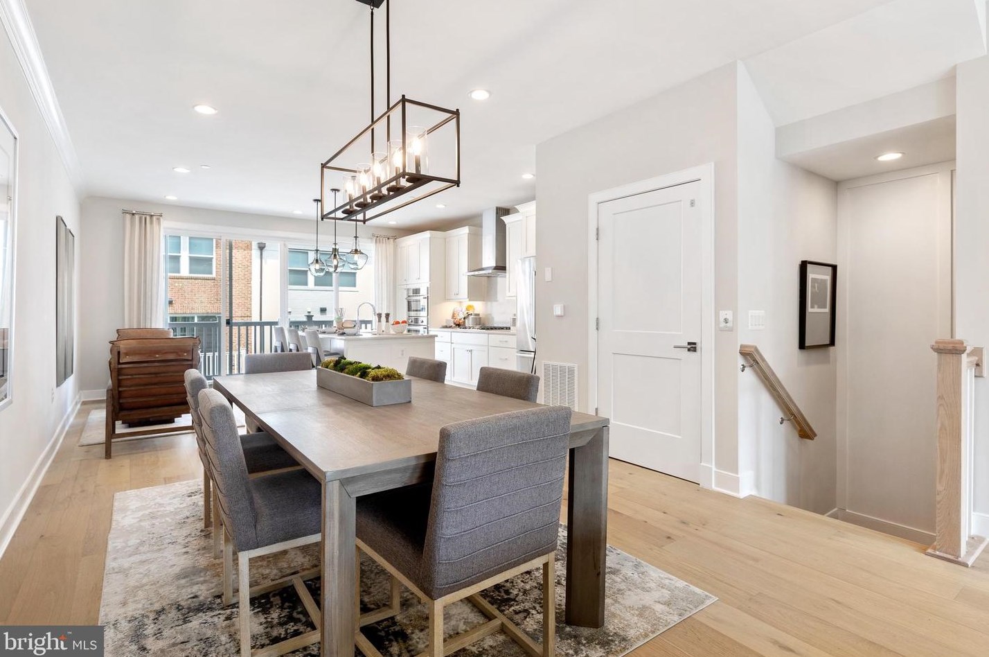 10318 Grosvenor Pl, Rockville MD exterior