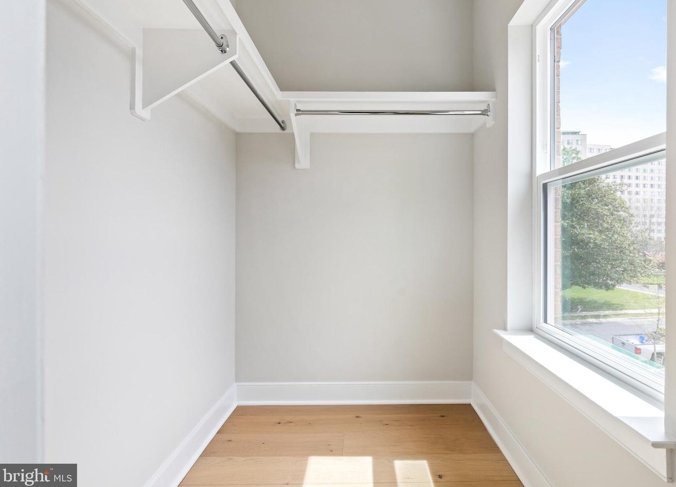 10318 Grosvenor Pl, Rockville MD exterior