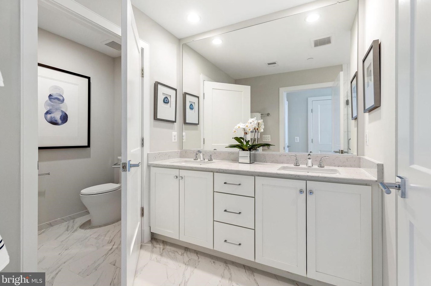 10318 Grosvenor Pl, Rockville MD exterior