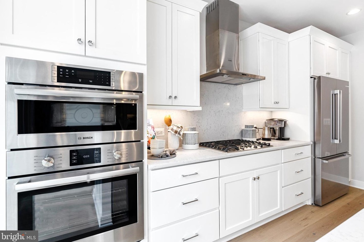 10318 Grosvenor Pl, Rockville MD exterior