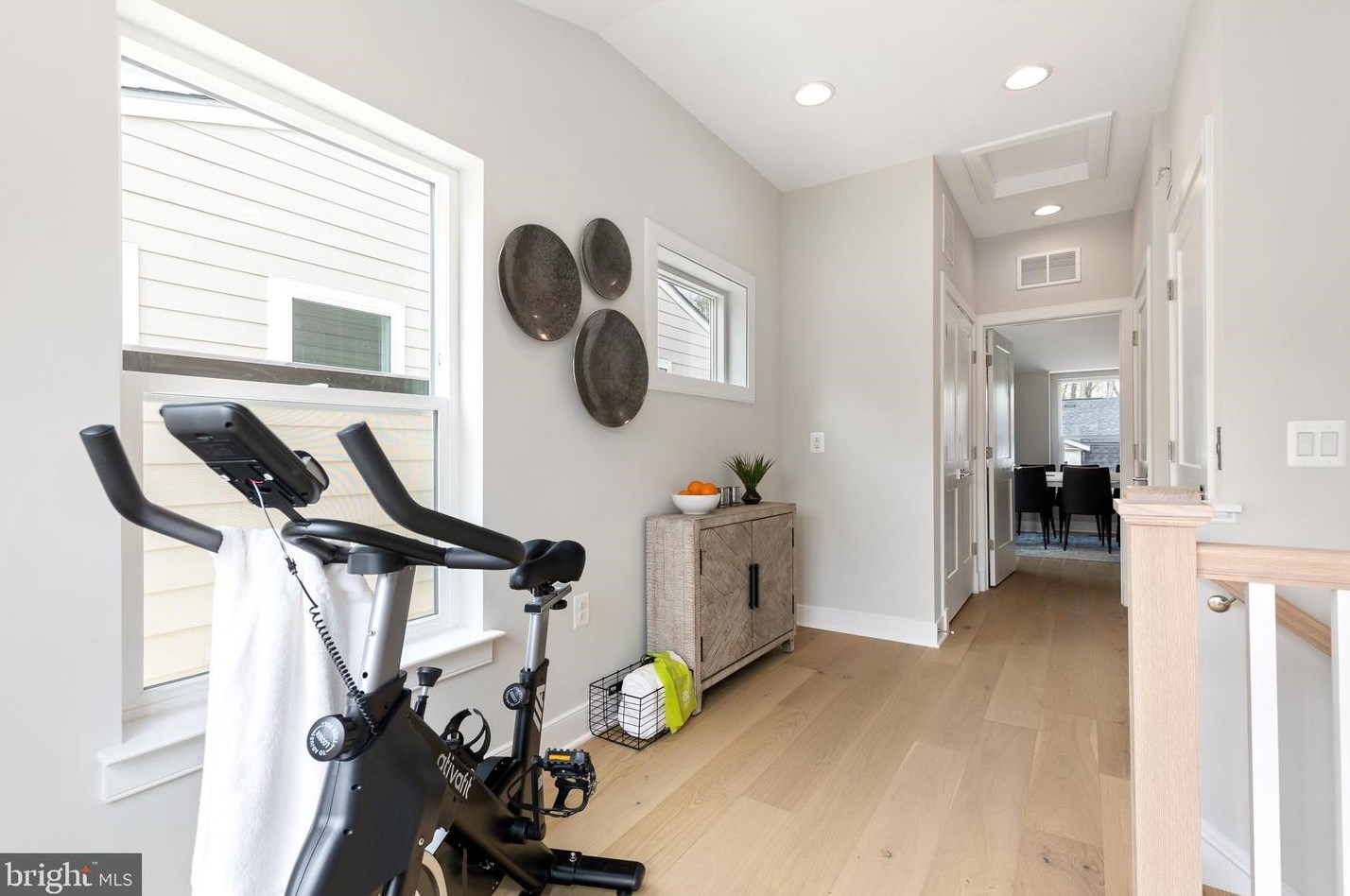 10318 Grosvenor Pl, Rockville MD exterior