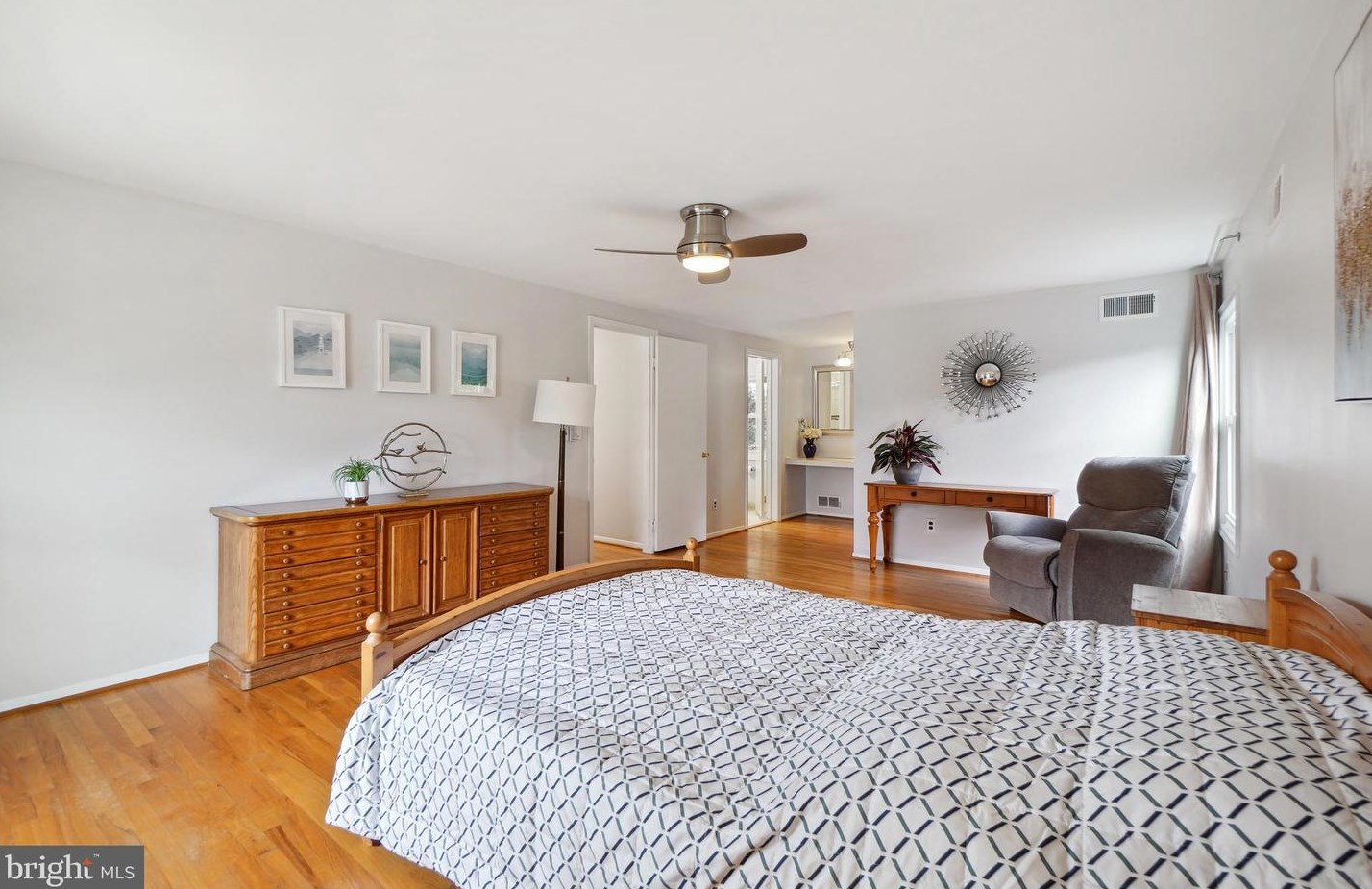 10900 Gainsborough Rd, Rockville MD  20854-2512 exterior