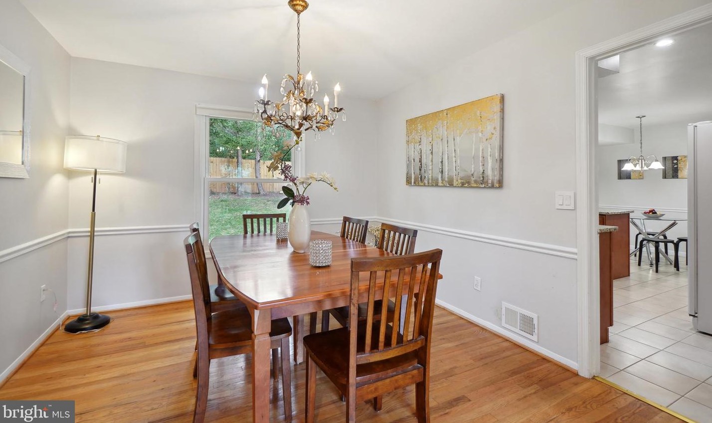 10900 Gainsborough Rd, Rockville MD  20854-2512 exterior