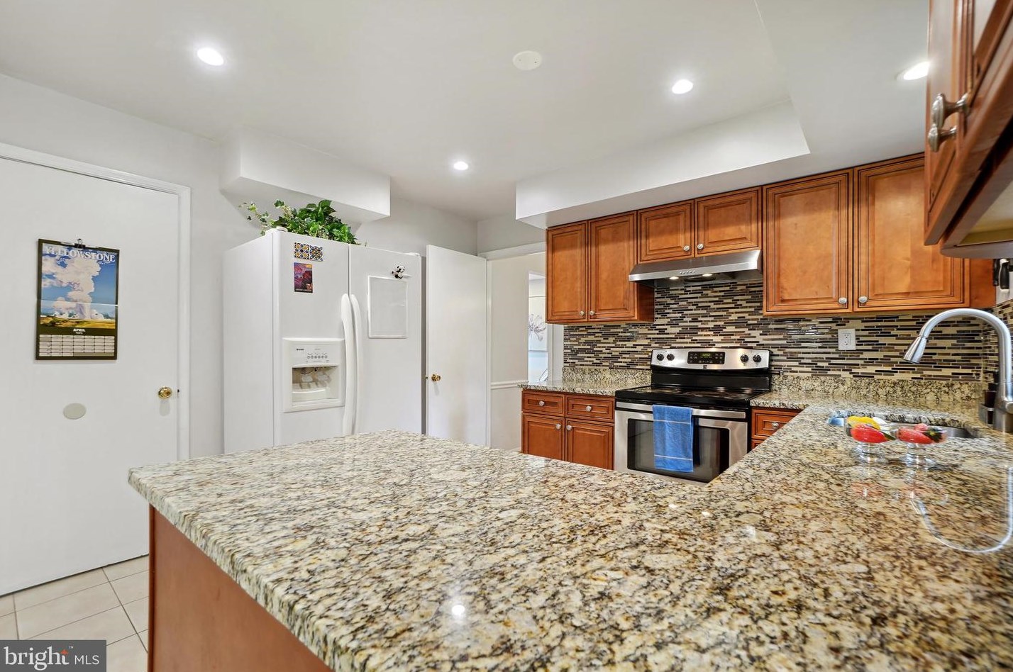 10900 Gainsborough Rd, Rockville MD  20854-2512 exterior