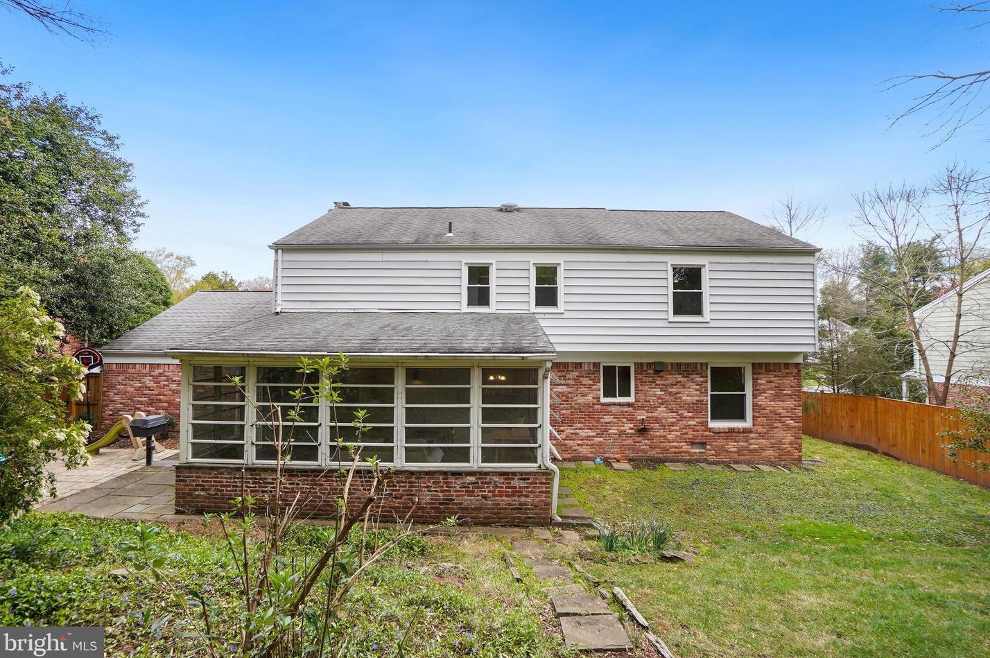 10900 Gainsborough Rd, Rockville MD  20854-2512 exterior