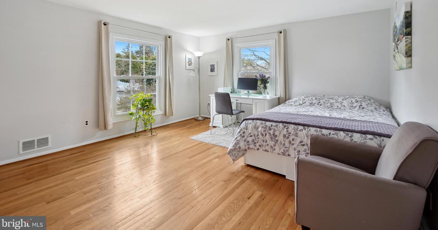 10900 Gainsborough Rd, Rockville MD  20854-2512 exterior