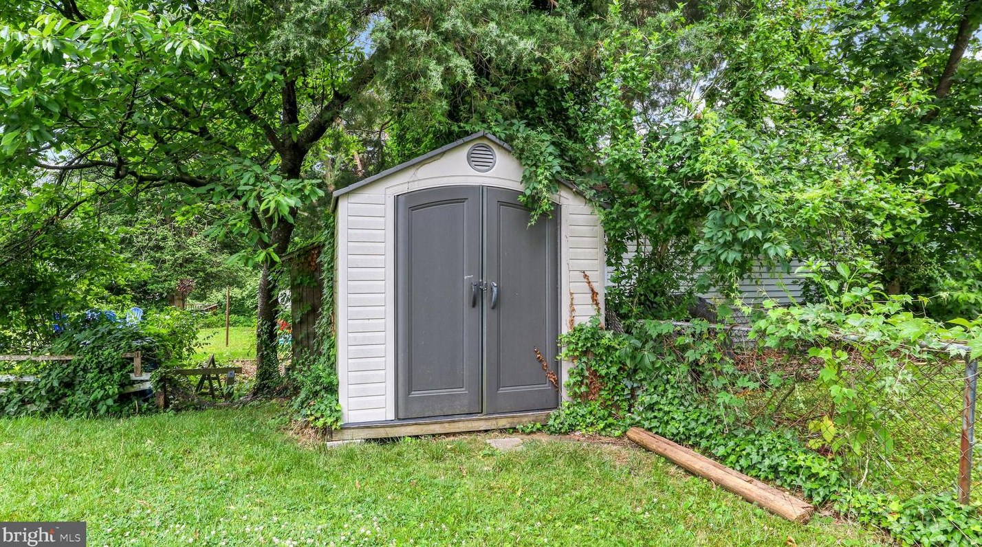 1707 Grandin Ave, Rockville MD 20851-1159 exterior