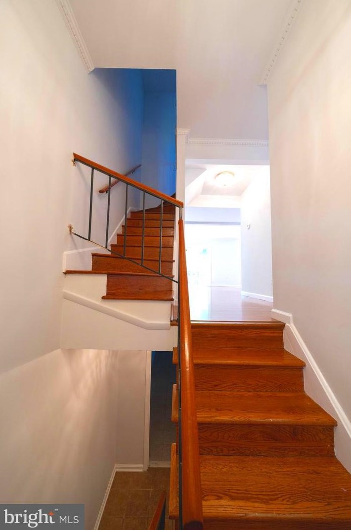 9 Orchard Dr, Gaithersburg, MD 20878-2225