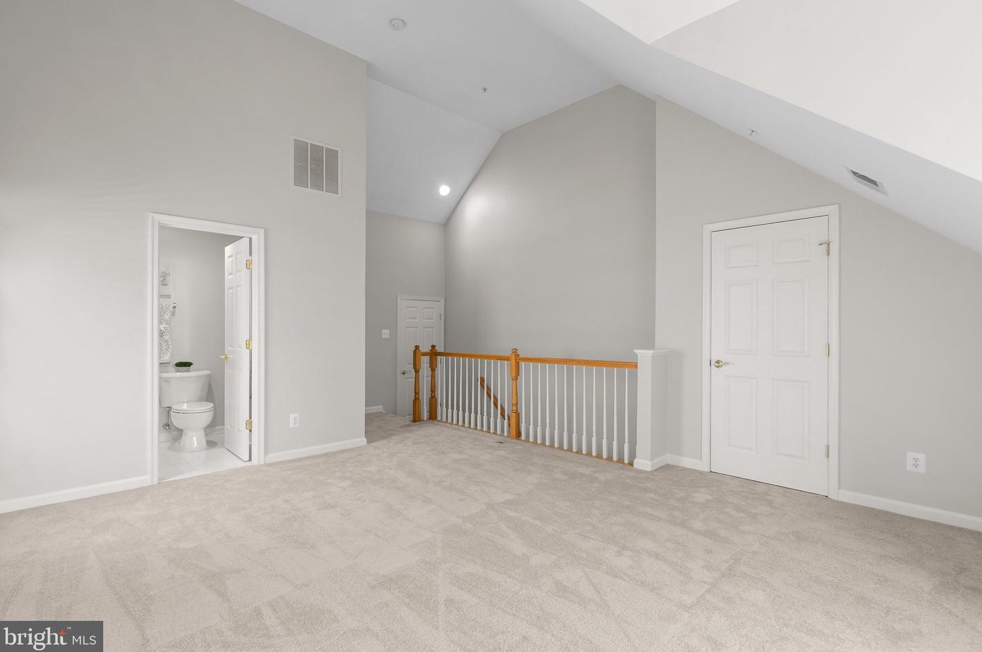 518 Fallsgrove Dr, Rockville MD 20850-7750 exterior