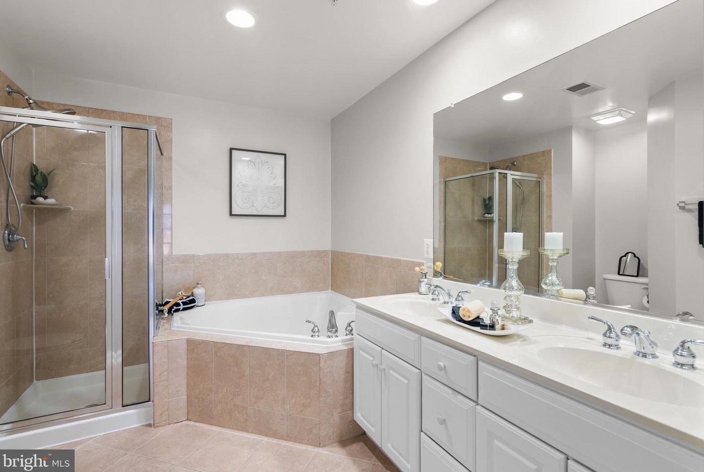 518 Fallsgrove Dr, Rockville MD 20850-7750 exterior