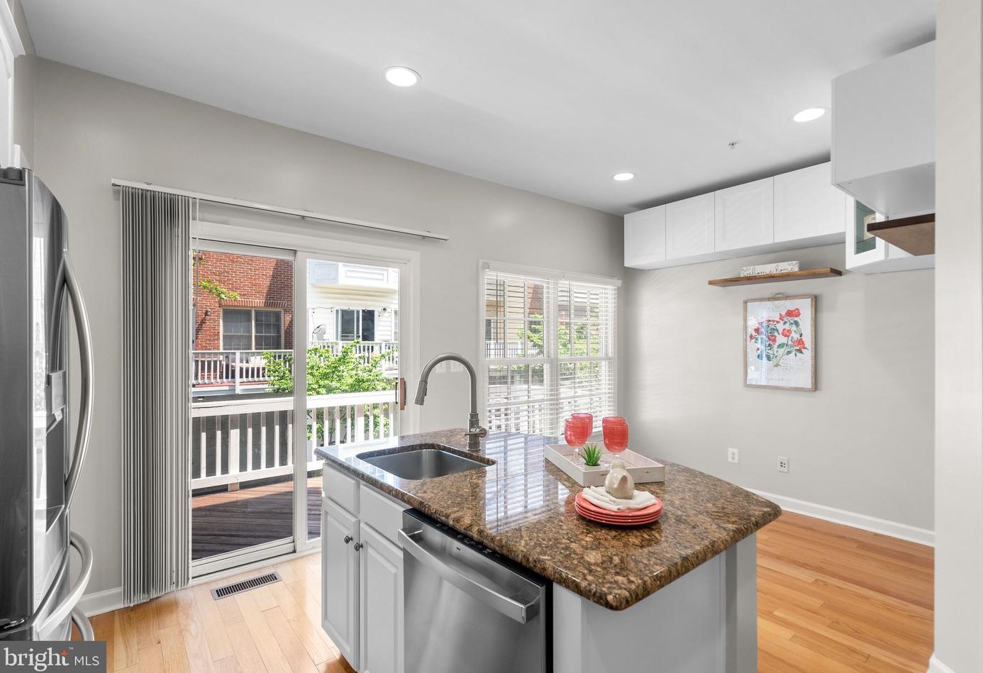 518 Fallsgrove Dr, Rockville MD 20850-7750 exterior