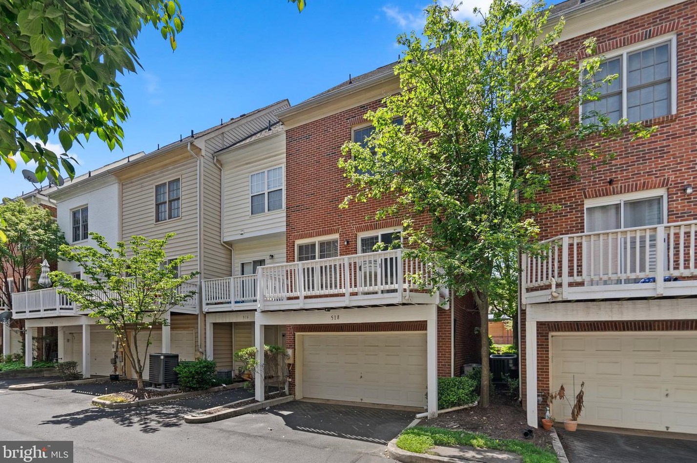 518 Fallsgrove Dr, Rockville MD 20850-7750 exterior