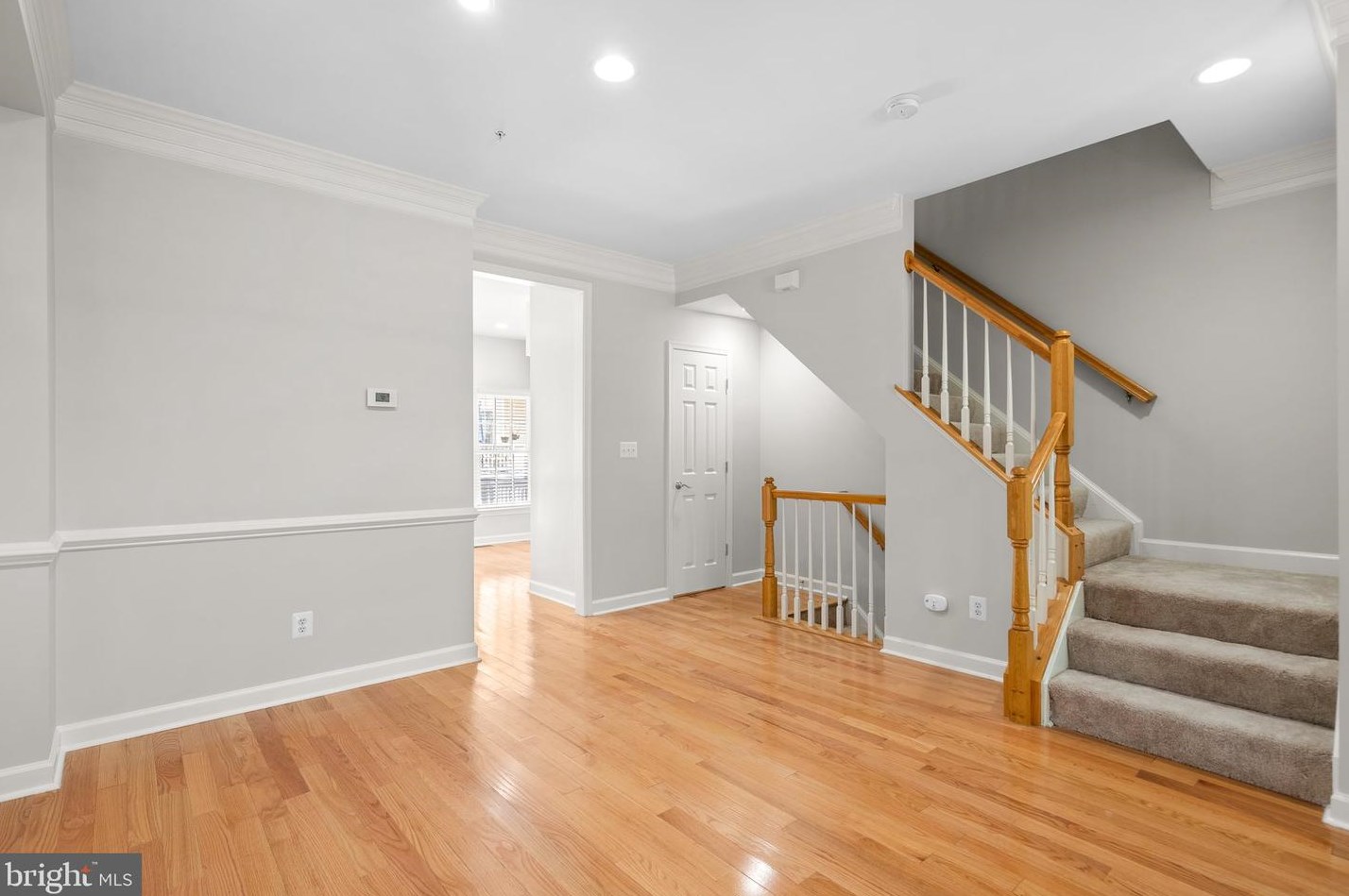 518 Fallsgrove Dr, Rockville MD 20850-7750 exterior