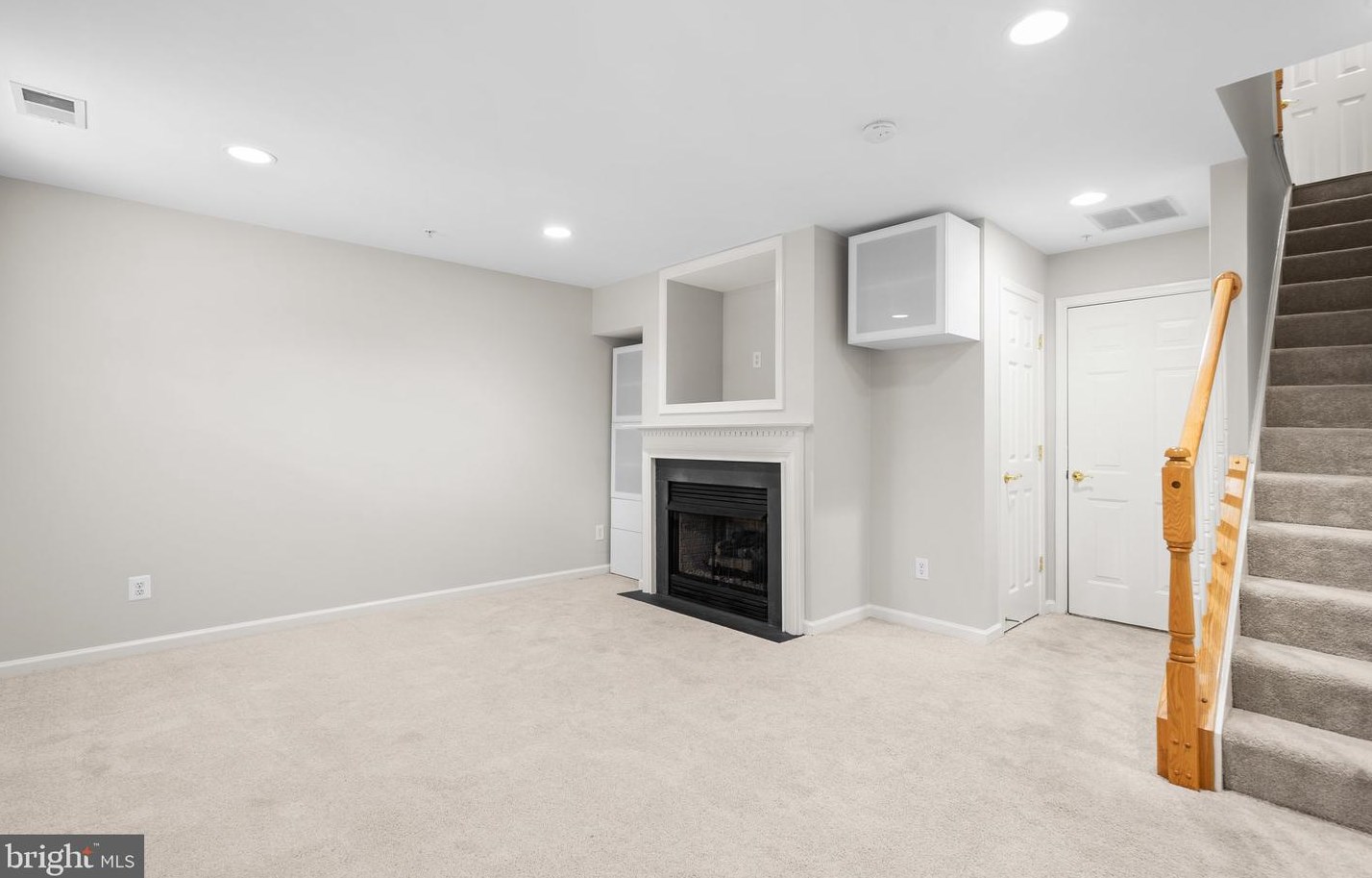 518 Fallsgrove Dr, Rockville MD 20850-7750 exterior