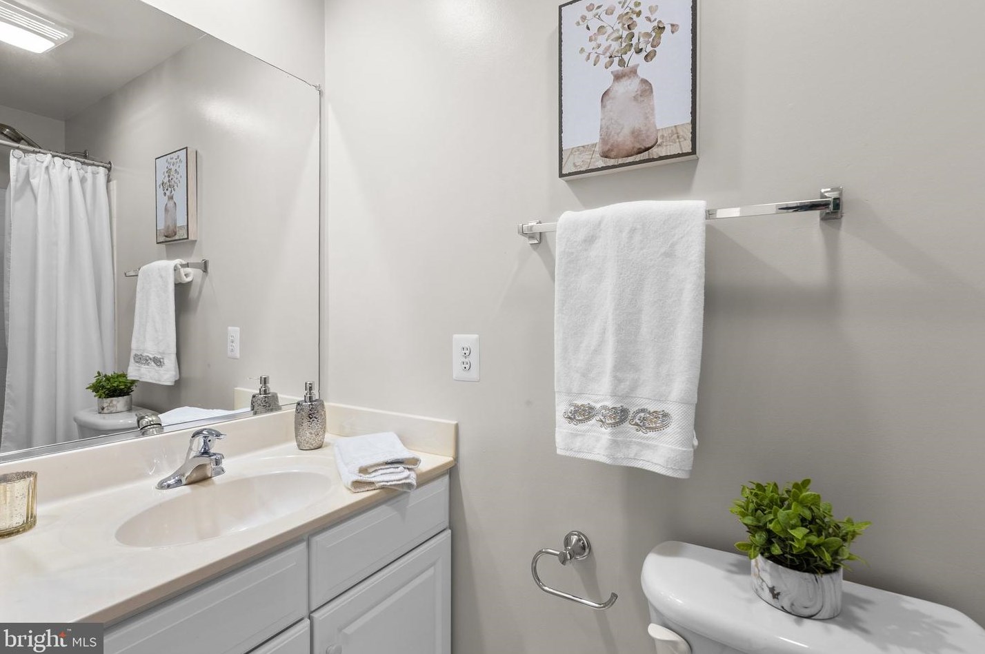 518 Fallsgrove Dr, Rockville MD 20850-7750 exterior