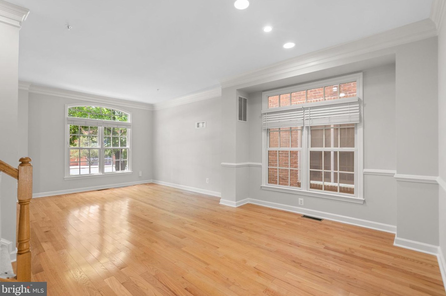 518 Fallsgrove Dr, Rockville MD 20850-7750 exterior