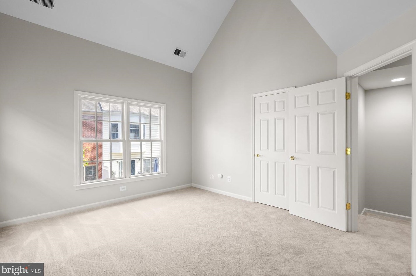 518 Fallsgrove Dr, Rockville MD 20850-7750 exterior