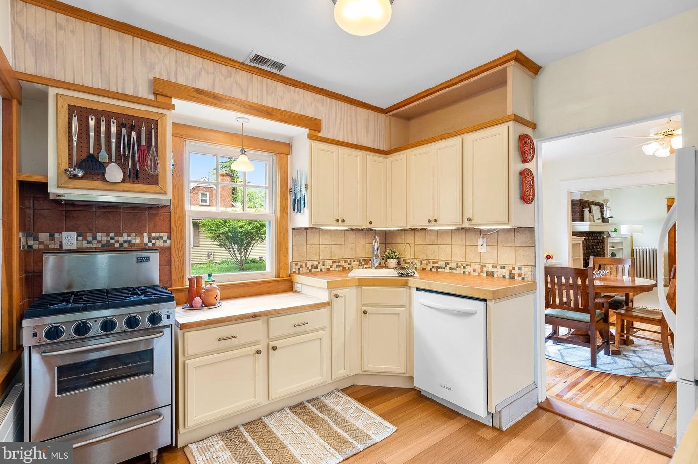 720 Easley St, Silver Spring MD 20910-4587 exterior