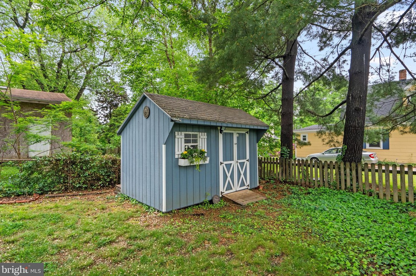 720 Easley St, Silver Spring MD 20910-4587 exterior