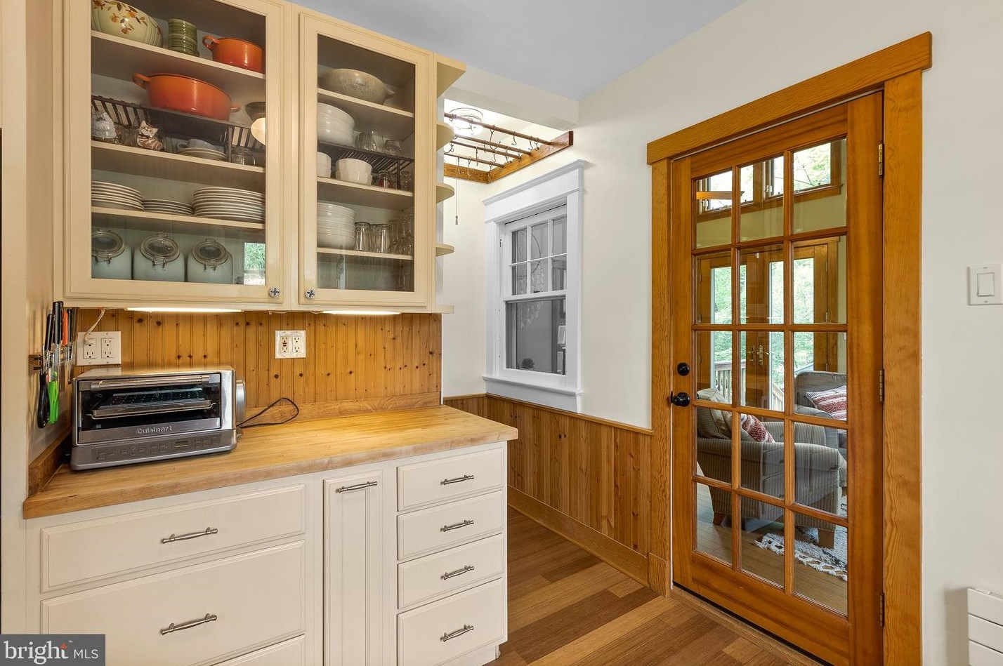 720 Easley St, Silver Spring MD 20910-4587 exterior