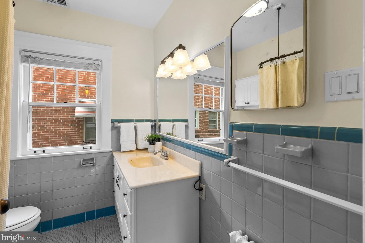 720 Easley St, Silver Spring MD 20910-4587 exterior