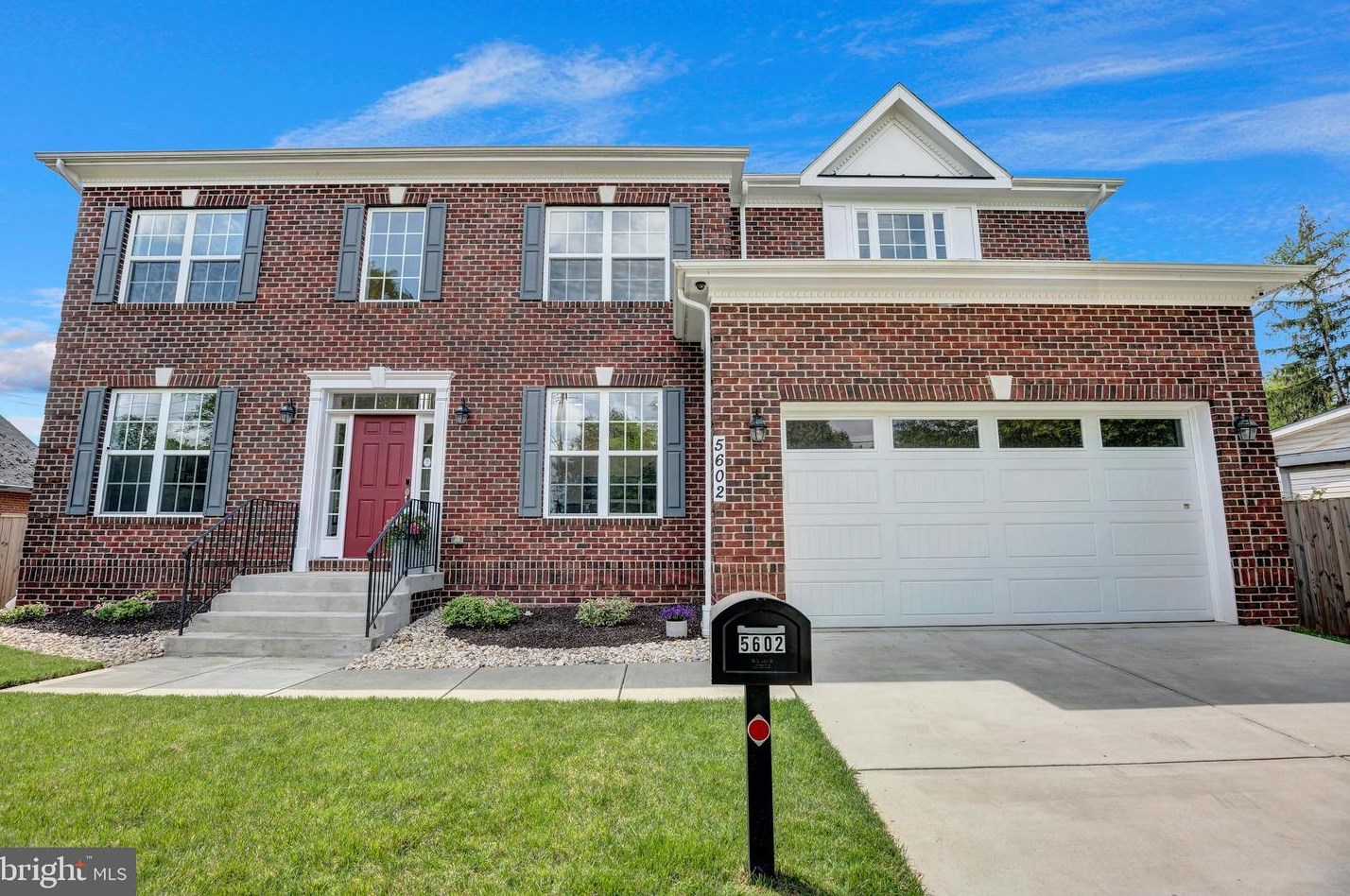 5602 Grosvenor Ln, Bethesda, MD 20814-2126