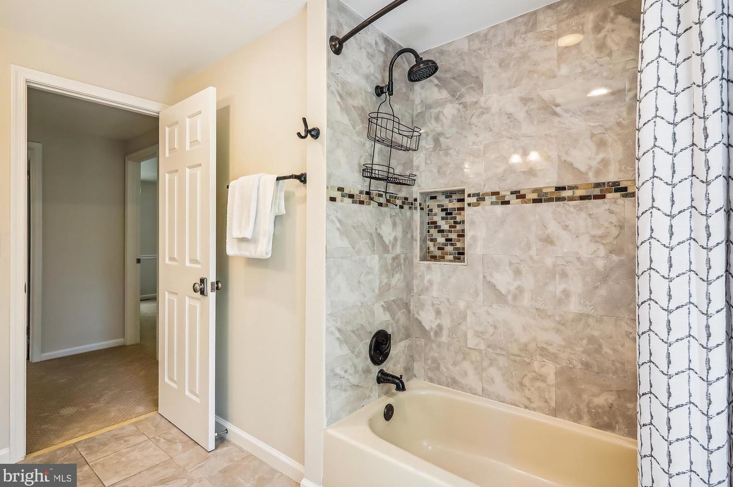 12632 Falconbridge Dr, Gaithersburg MD 20878-3430 exterior