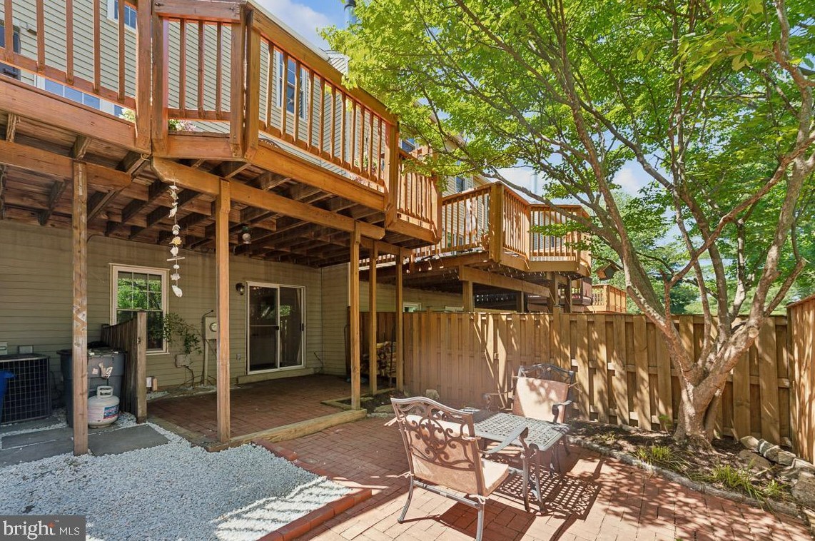 1903 Brightleaf Ct, Silver Spring MD 20902-5805 exterior