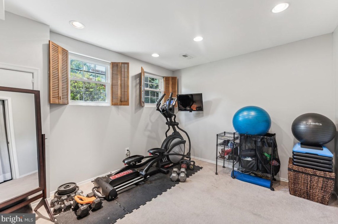 1903 Brightleaf Ct, Silver Spring MD 20902-5805 exterior