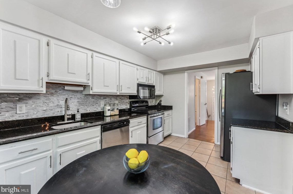 1903 Brightleaf Ct, Silver Spring MD 20902-5805 exterior