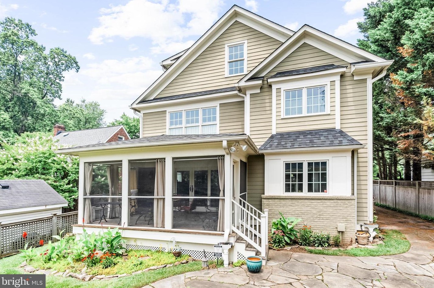 2028 Lanier Dr, Silver Spring MD 20910-5021 exterior