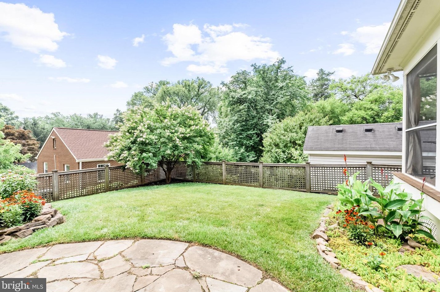 2028 Lanier Dr, Silver Spring MD 20910-5021 exterior